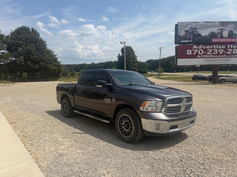 Ram 1500 Classic Vehicle Full-screen Gallery Image 3