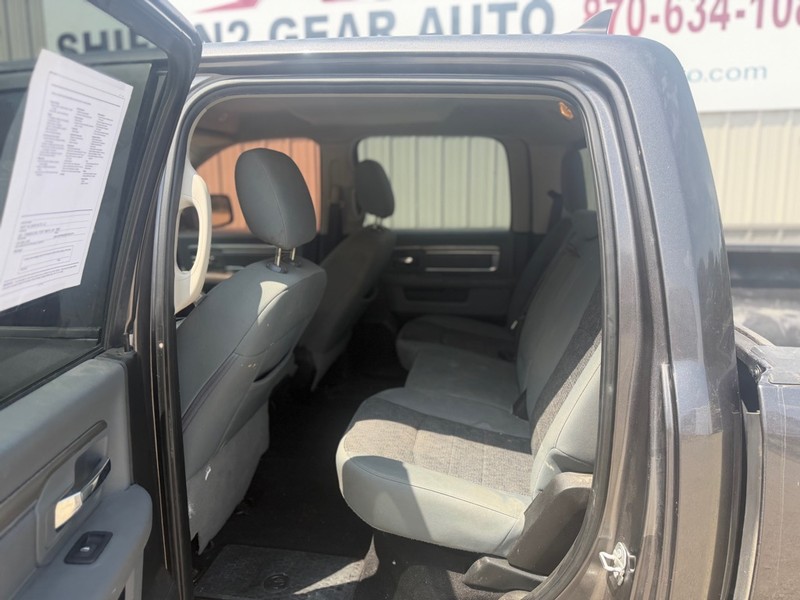 Ram 1500 Classic Vehicle Full-screen Gallery Image 5
