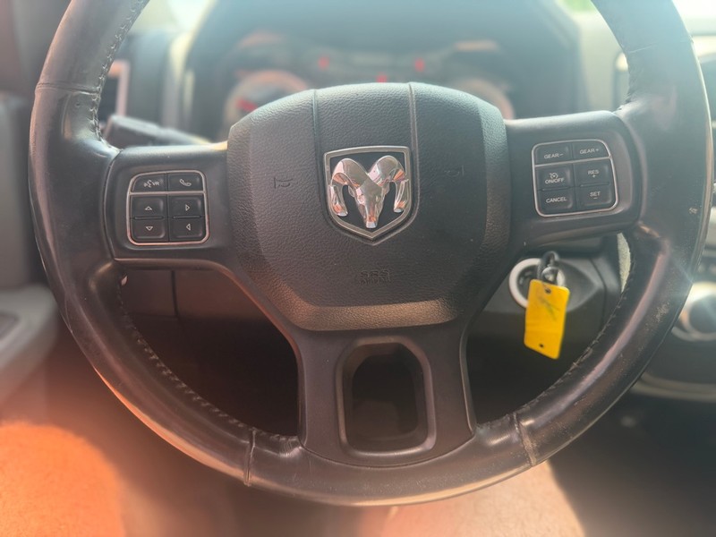 Ram 1500 Classic Vehicle Full-screen Gallery Image 9