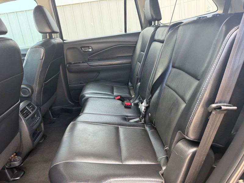 Honda Pilot Vehicle Full-screen Gallery Image 6