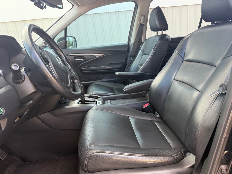 Honda Pilot Vehicle Full-screen Gallery Image 8