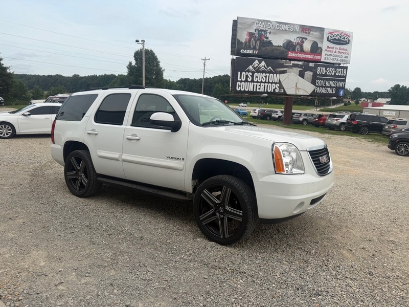 GMC YUKON Vehicle Full-screen Gallery Image 3