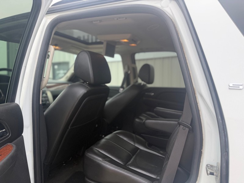 GMC YUKON Vehicle Full-screen Gallery Image 6