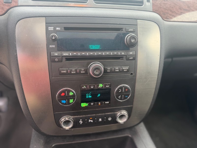 GMC YUKON Vehicle Full-screen Gallery Image 8