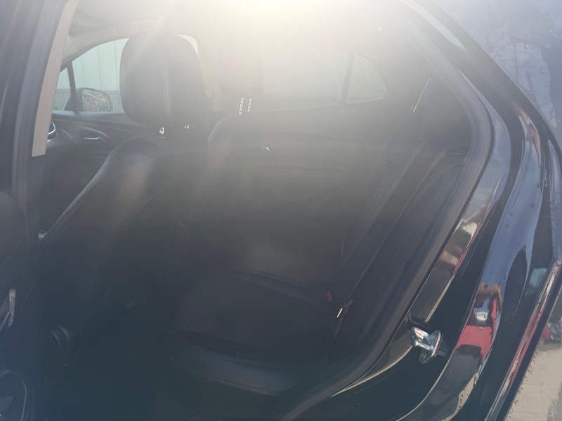 Buick Encore Vehicle Full-screen Gallery Image 5