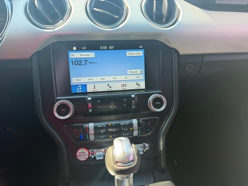 Ford Mustang Vehicle Full-screen Gallery Image 7