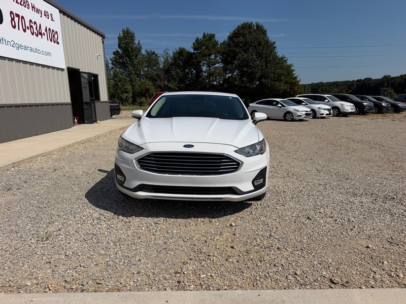 Ford Fusion Vehicle Full-screen Gallery Image 2