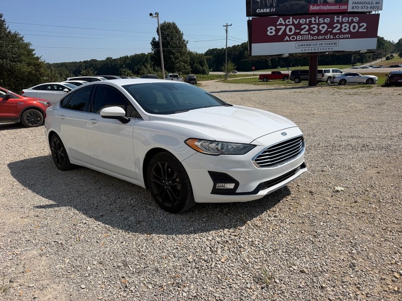 Ford Fusion Vehicle Full-screen Gallery Image 3