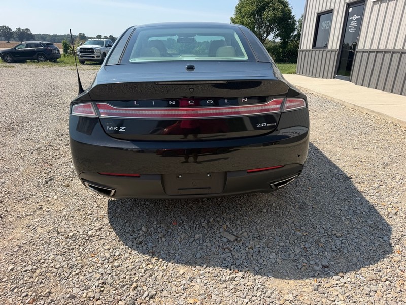 Lincoln MKZ Vehicle Full-screen Gallery Image 4