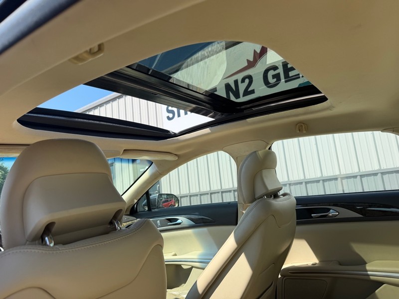 Lincoln MKZ Vehicle Full-screen Gallery Image 6