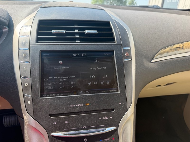 Lincoln MKZ Vehicle Full-screen Gallery Image 7