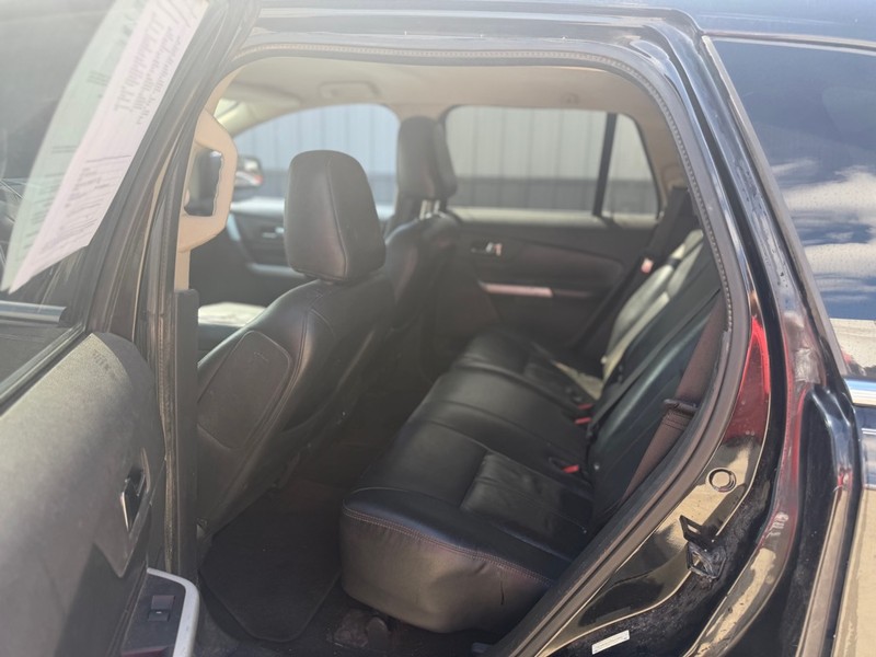 Ford Edge Vehicle Full-screen Gallery Image 5