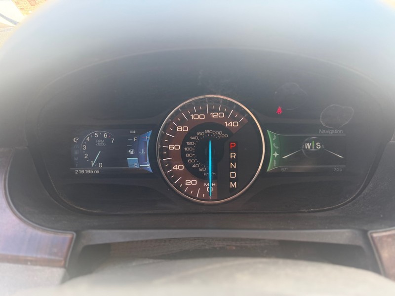 Ford Edge Vehicle Full-screen Gallery Image 10