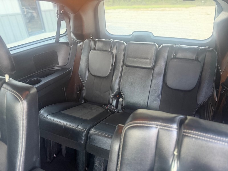 Dodge Grand Caravan Vehicle Full-screen Gallery Image 5