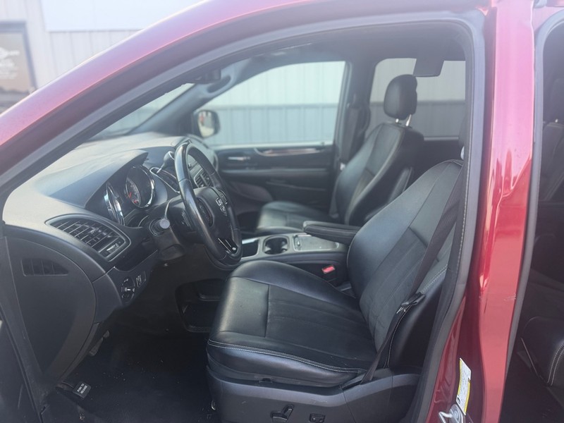 Dodge Grand Caravan Vehicle Full-screen Gallery Image 7