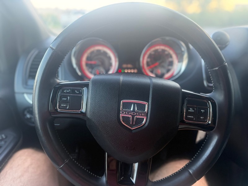 Dodge Grand Caravan Vehicle Full-screen Gallery Image 10
