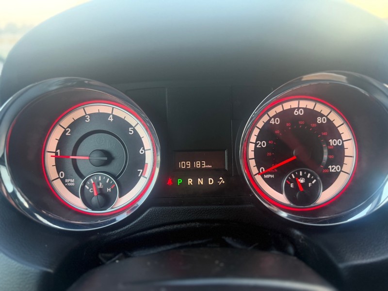 Dodge Grand Caravan Vehicle Full-screen Gallery Image 11