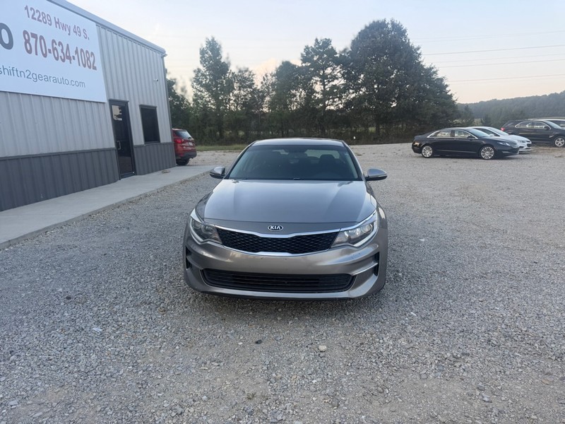 Kia Optima Vehicle Full-screen Gallery Image 2