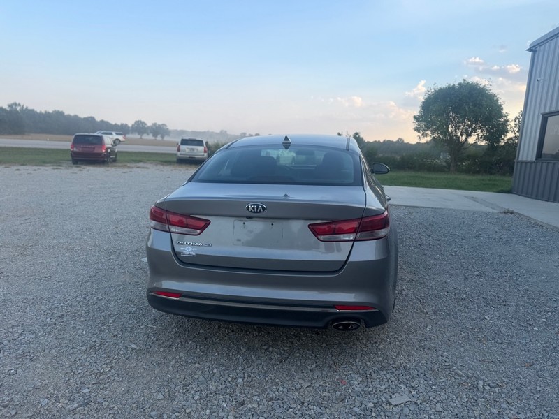 Kia Optima Vehicle Full-screen Gallery Image 4