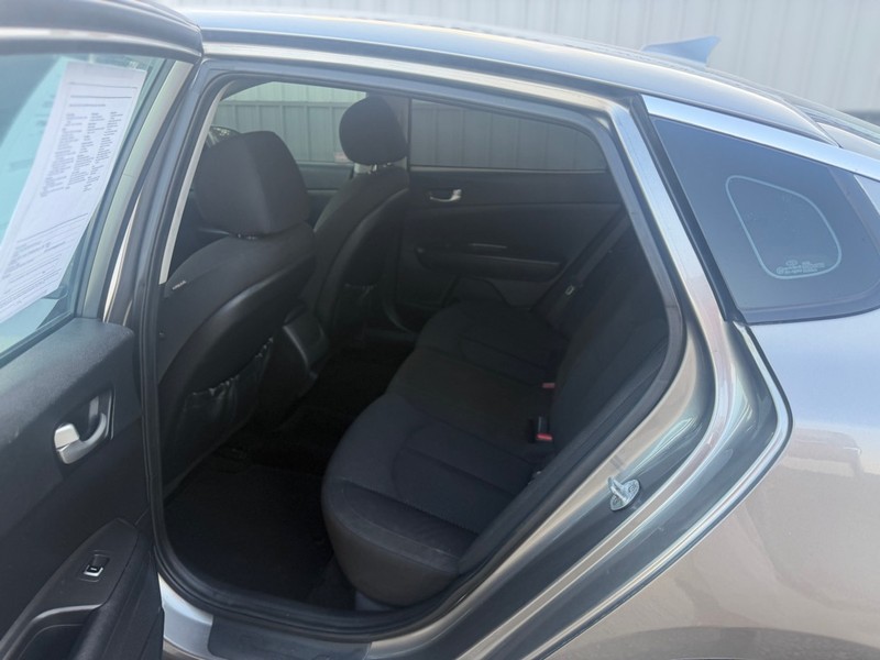 Kia Optima Vehicle Full-screen Gallery Image 5