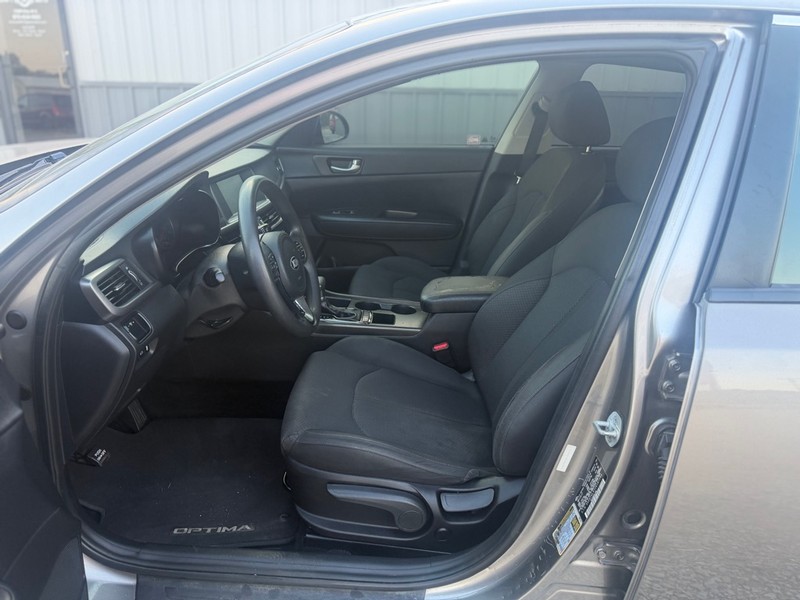 Kia Optima Vehicle Full-screen Gallery Image 6