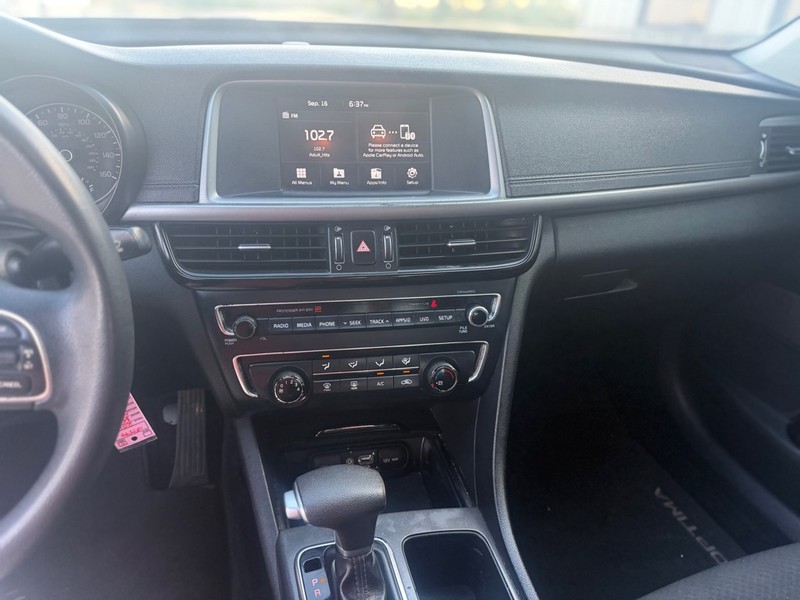 Kia Optima Vehicle Full-screen Gallery Image 7