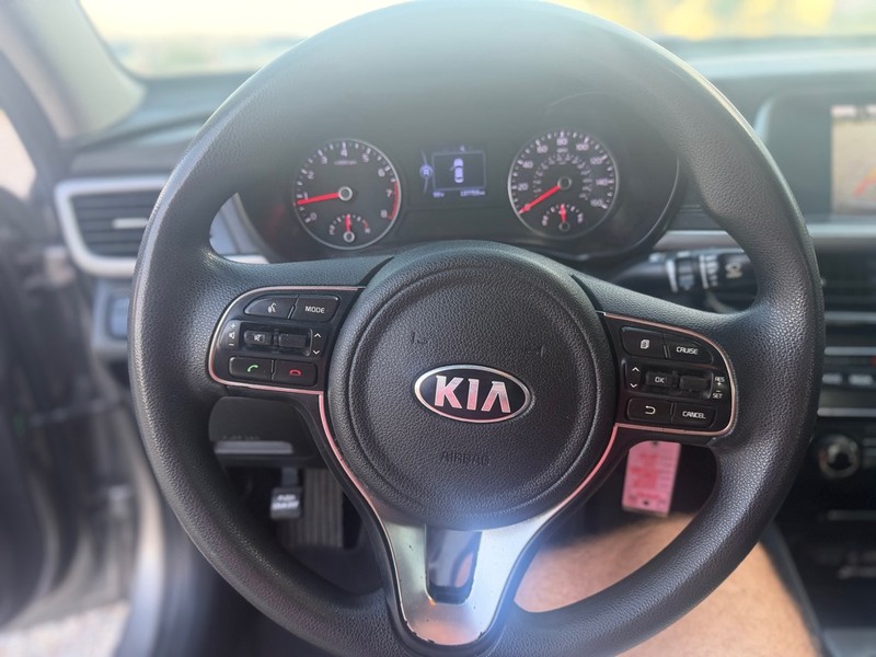 Kia Optima Vehicle Full-screen Gallery Image 9