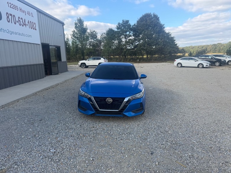 Nissan Sentra Vehicle Full-screen Gallery Image 2