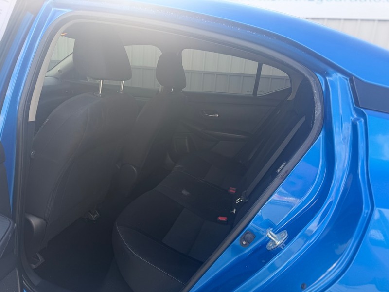 Nissan Sentra Vehicle Full-screen Gallery Image 5
