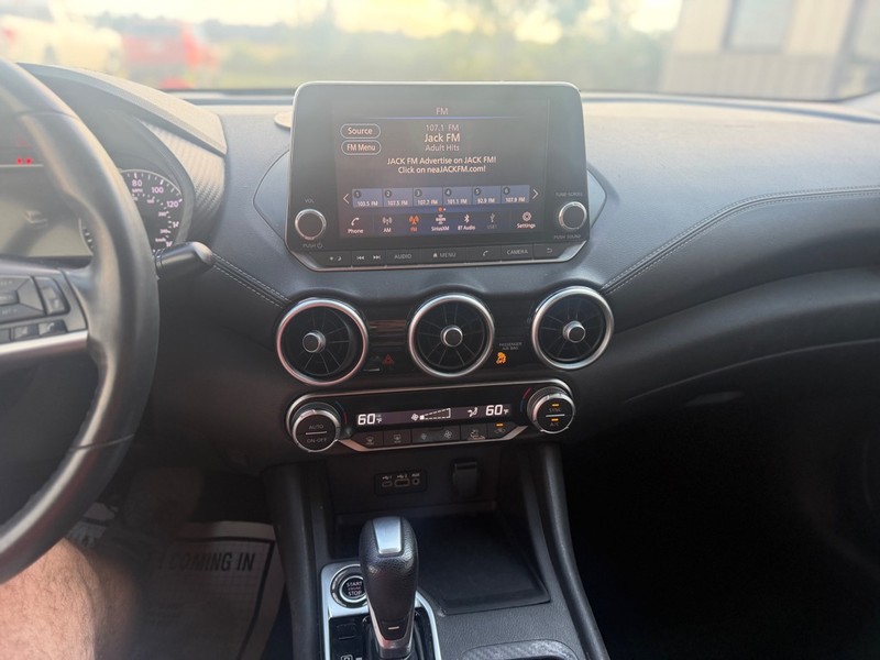 Nissan Sentra Vehicle Full-screen Gallery Image 7
