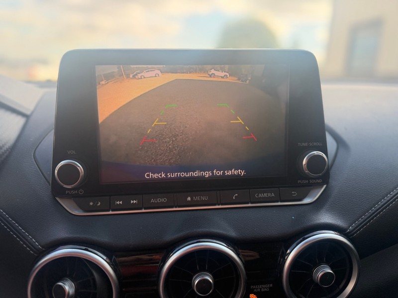 Nissan Sentra Vehicle Full-screen Gallery Image 8