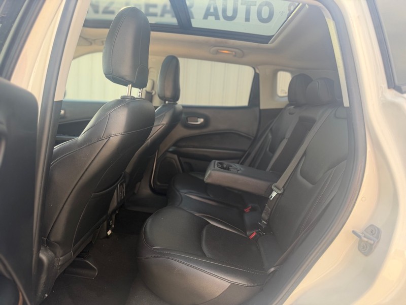 Jeep Compass Vehicle Full-screen Gallery Image 5