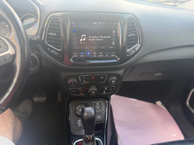 Jeep Compass Vehicle Full-screen Gallery Image 7