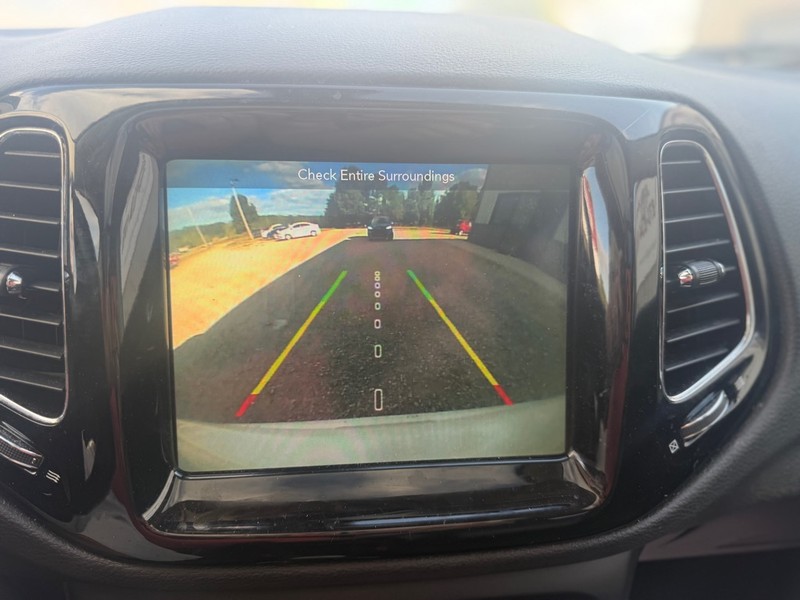 Jeep Compass Vehicle Full-screen Gallery Image 8