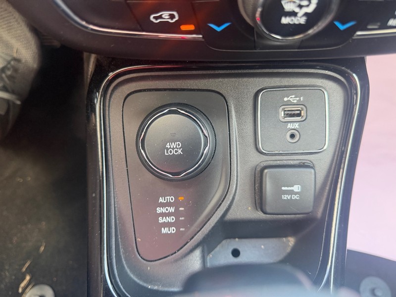 Jeep Compass Vehicle Full-screen Gallery Image 10