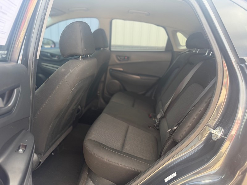 Hyundai Kona Vehicle Full-screen Gallery Image 5