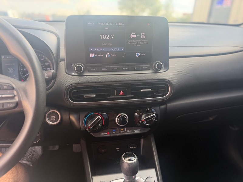 Hyundai Kona Vehicle Full-screen Gallery Image 7