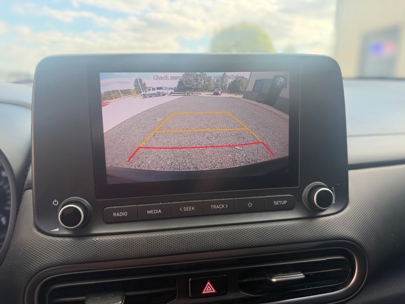 Hyundai Kona Vehicle Full-screen Gallery Image 8