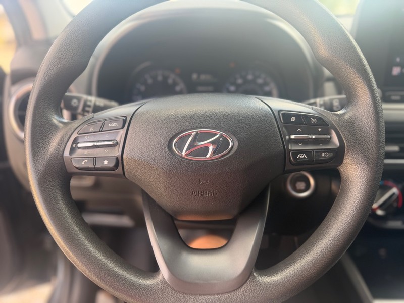 Hyundai Kona Vehicle Full-screen Gallery Image 9