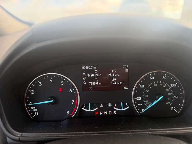 Ford EcoSport Vehicle Full-screen Gallery Image 11