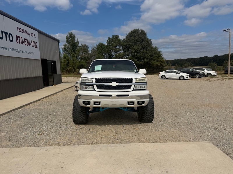 Chevrolet Silverado 1500 Vehicle Full-screen Gallery Image 2