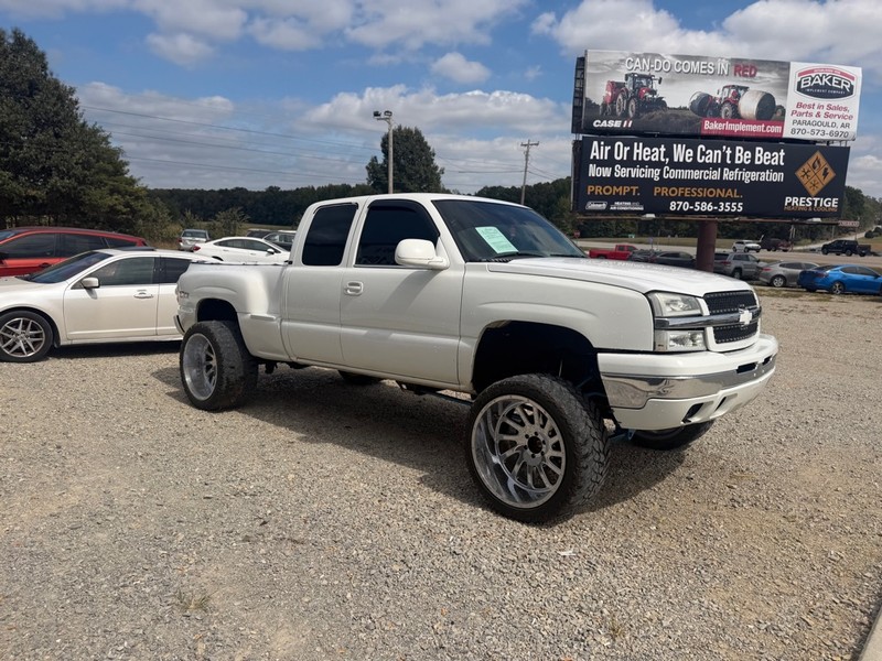 Chevrolet Silverado 1500 Vehicle Full-screen Gallery Image 3