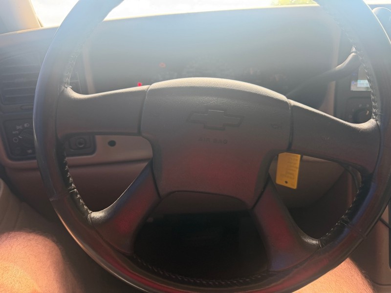 Chevrolet Silverado 1500 Vehicle Full-screen Gallery Image 8
