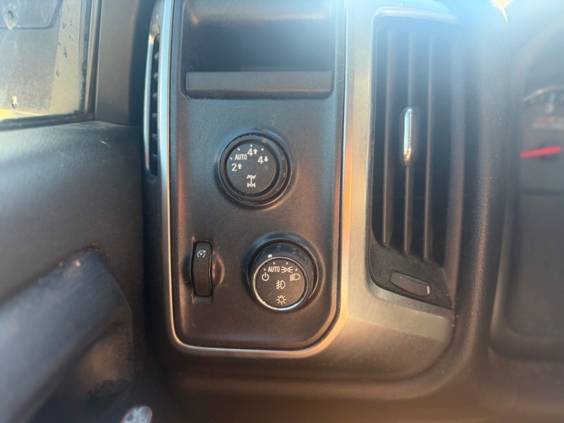 Chevrolet Silverado 1500 Vehicle Full-screen Gallery Image 9