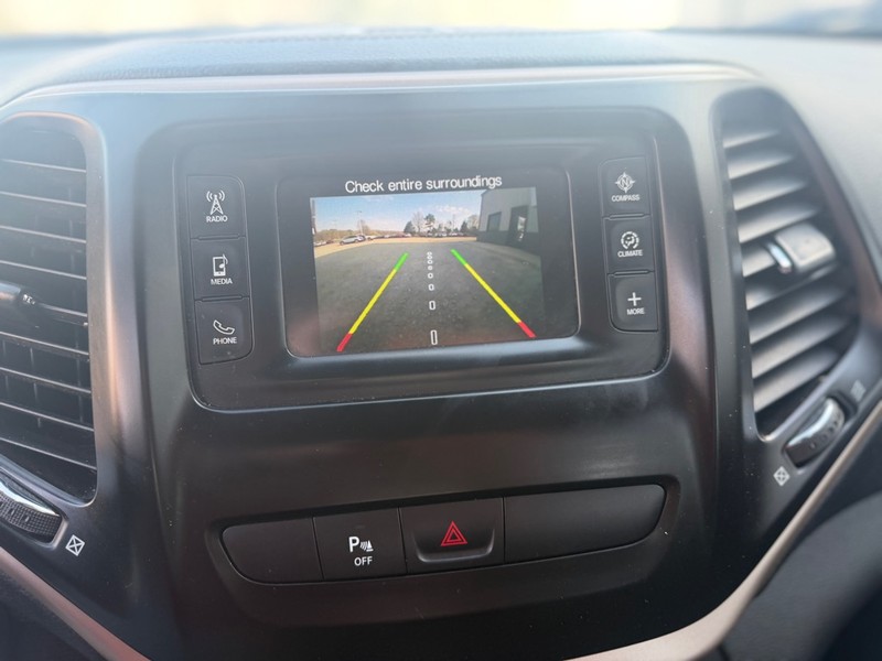 Jeep Cherokee Vehicle Full-screen Gallery Image 8