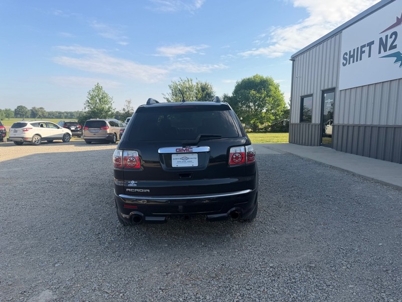 GMC Acadia Vehicle Full-screen Gallery Image 4