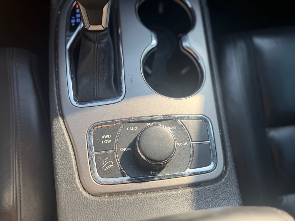Jeep Grand Cherokee Vehicle Full-screen Gallery Image 10