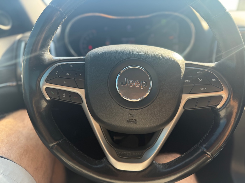 Jeep Grand Cherokee Vehicle Full-screen Gallery Image 11