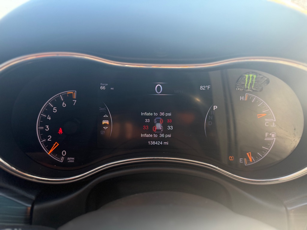 Jeep Grand Cherokee Vehicle Full-screen Gallery Image 12
