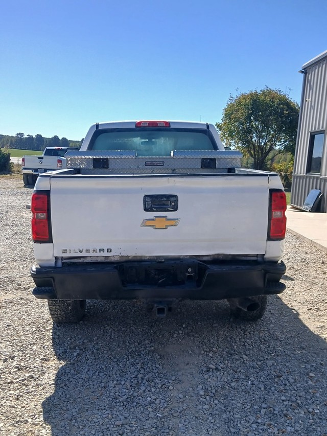 Chevrolet Silverado 2500HD Vehicle Full-screen Gallery Image 4